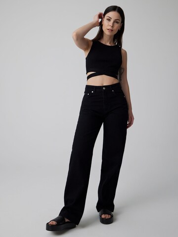 A LOT LESS Knitted Top 'Janina' in Black