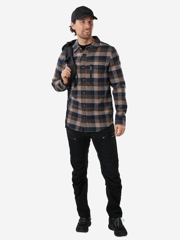 SWEDEMOUNT - Ajuste regular Camisa tradicional 'Nordkap' en marrón