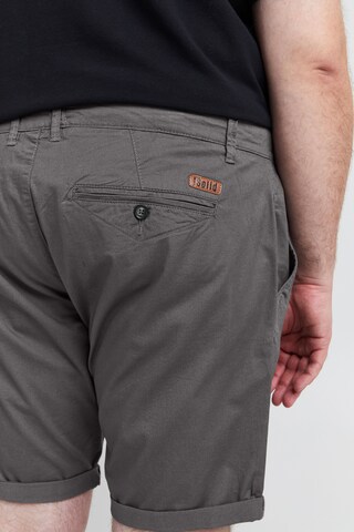 !Solid - regular Pantalón chino en gris