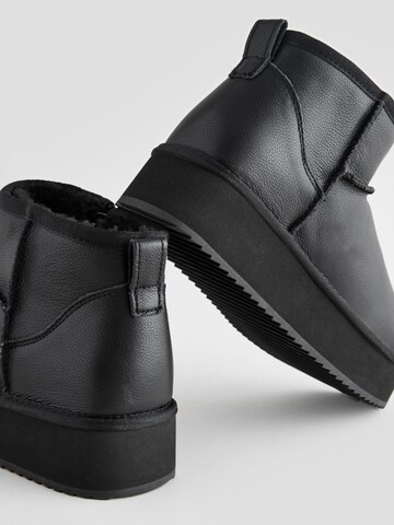 Next Boot i svart