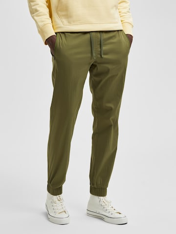 Effilé Pantalon SELECTED HOMME en vert : devant