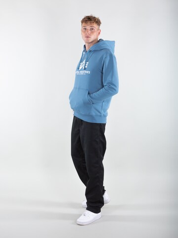 ALPHA INDUSTRIES Sweatshirt in Blau