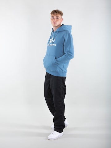 ALPHA INDUSTRIES Sweatshirt in Blauw