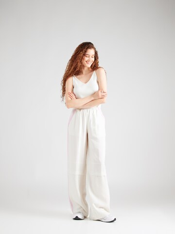 Wide leg Pantaloni di ABOUT YOU x Toni Garrn in bianco