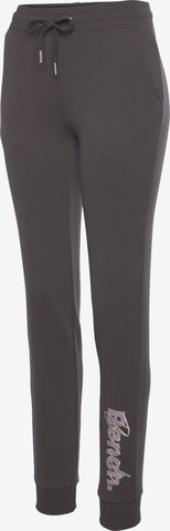 Coupe slim Pantalon BENCH en gris