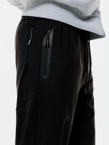 Pull&Bear Regular Pants in Black