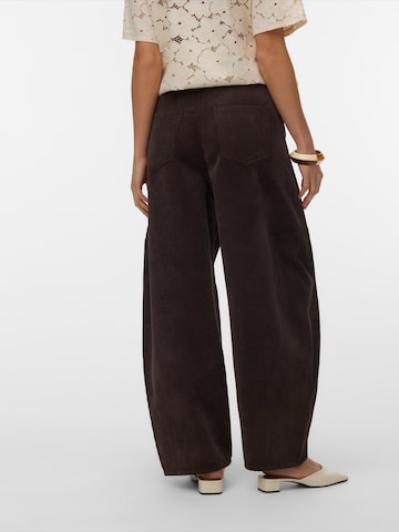 VERO MODA Barrel Nohavice 'VMKAITLIN' - Hnedá
