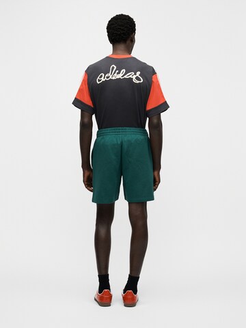 ADIDAS ORIGINALS Regular Housut 'ESS' värissä vihreä