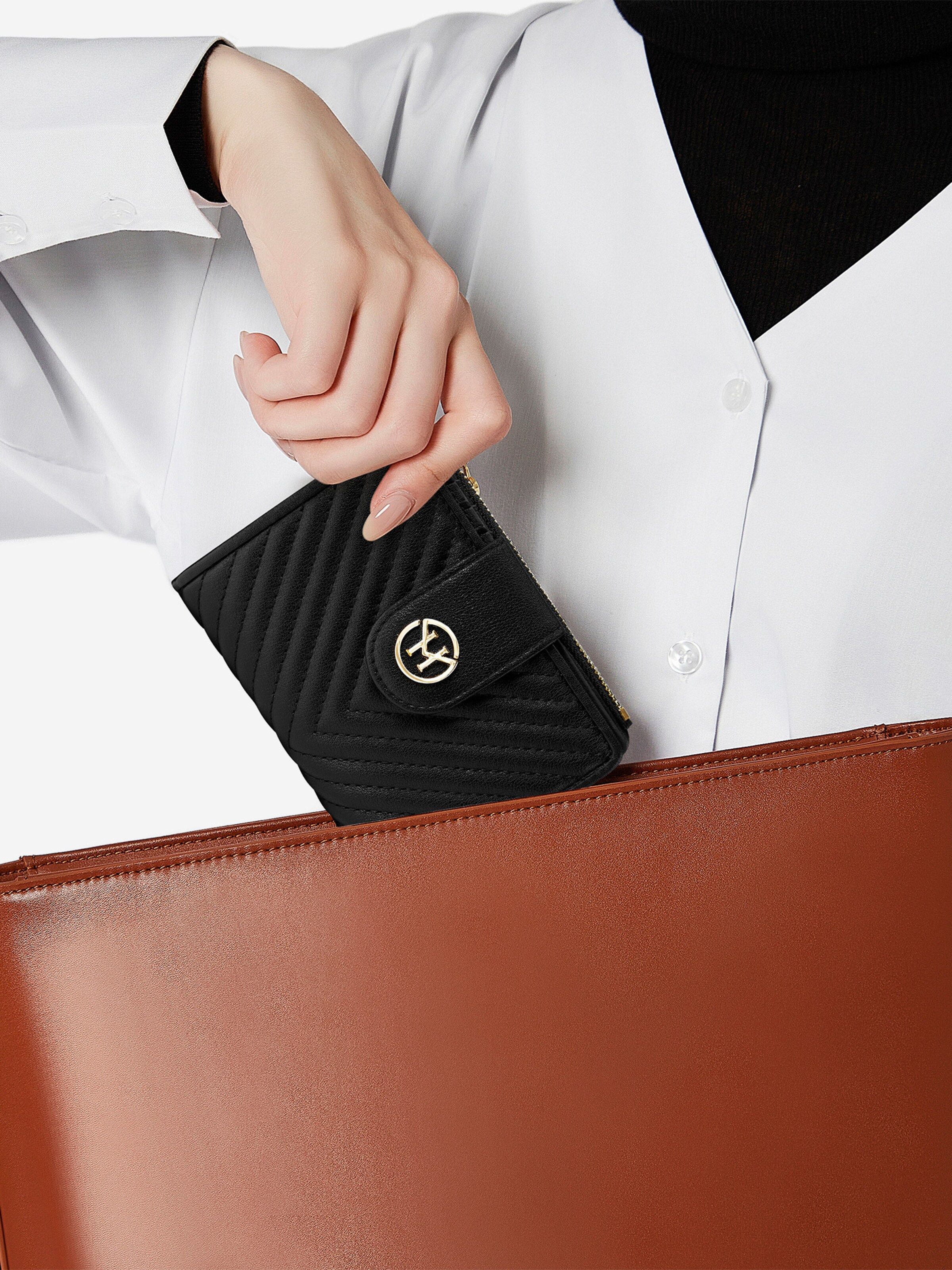 Victoria Hyde Kukkaro 'Rosi' värissä musta