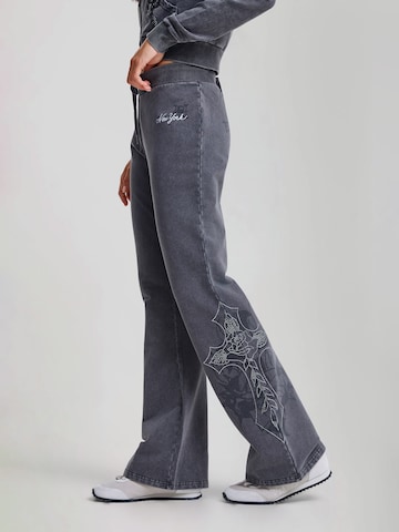 Bootcut Pantaloni de la Ed Hardy pe negru