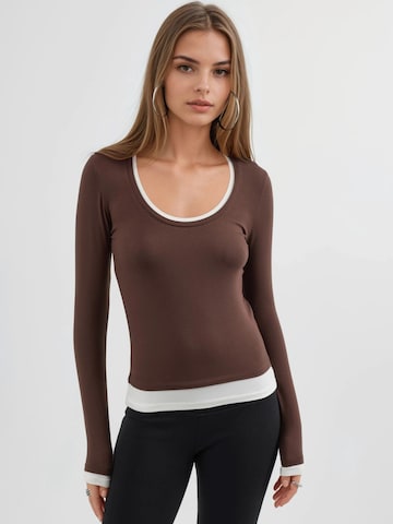 Busem Blouse in Bruin: voorkant