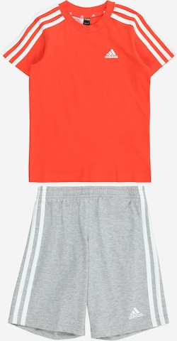 ADIDAS SPORTSWEAR - Fato de treino 'Essentials' em vermelho: frente