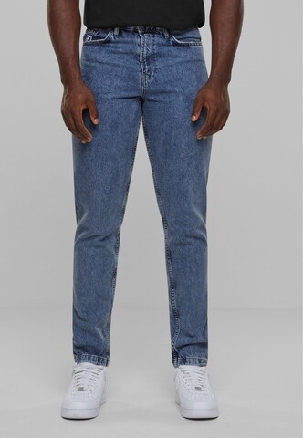 Tapered Jeans de la Karl Kani pe albastru: față