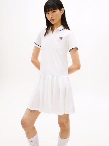 Rochie de la Tommy Jeans pe alb: față