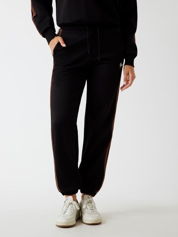 GUESS Tapered Hose in Schwarz: Vorderseite