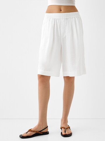 Bershka Loosefit Kalhoty – bílá: přední strana