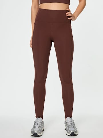Girlfriend Collective Skinny Leggings in Braun: Vorderseite