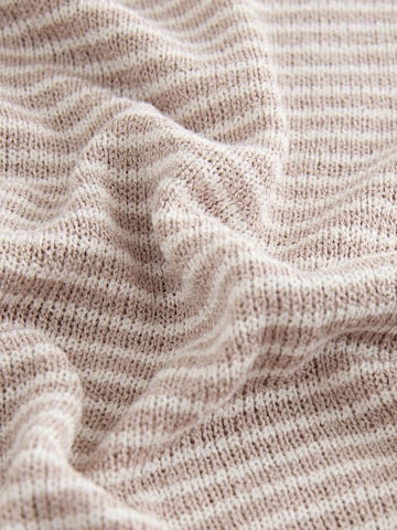 Next Φόρμα για το σπίτι σε καφέ