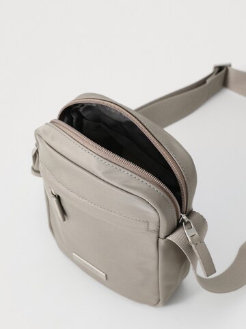 Calvin Klein Schoudertas in Grijs: terug