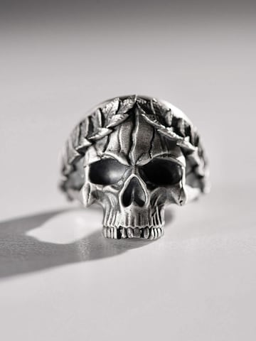 REYTEL Ring 'SKULL IN A WREATH' in Silber: Vorderseite