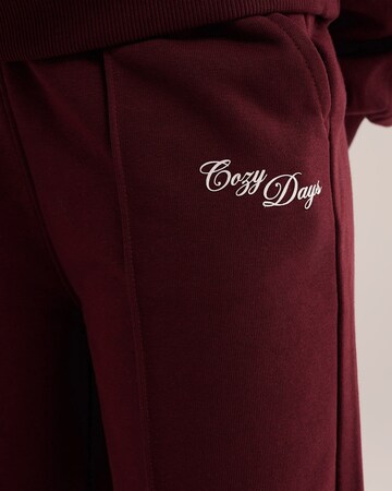 Regular Pantaloni de la WE Fashion pe roșu