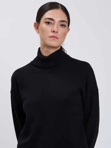 Influencer - Jersey en negro