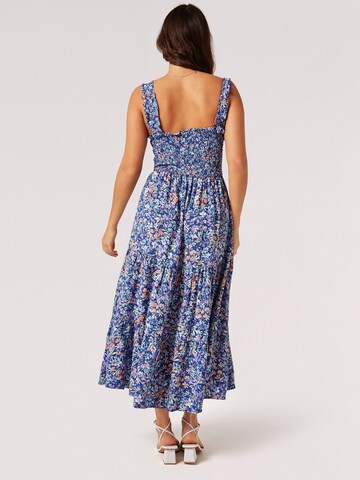 Robe Apricot en bleu