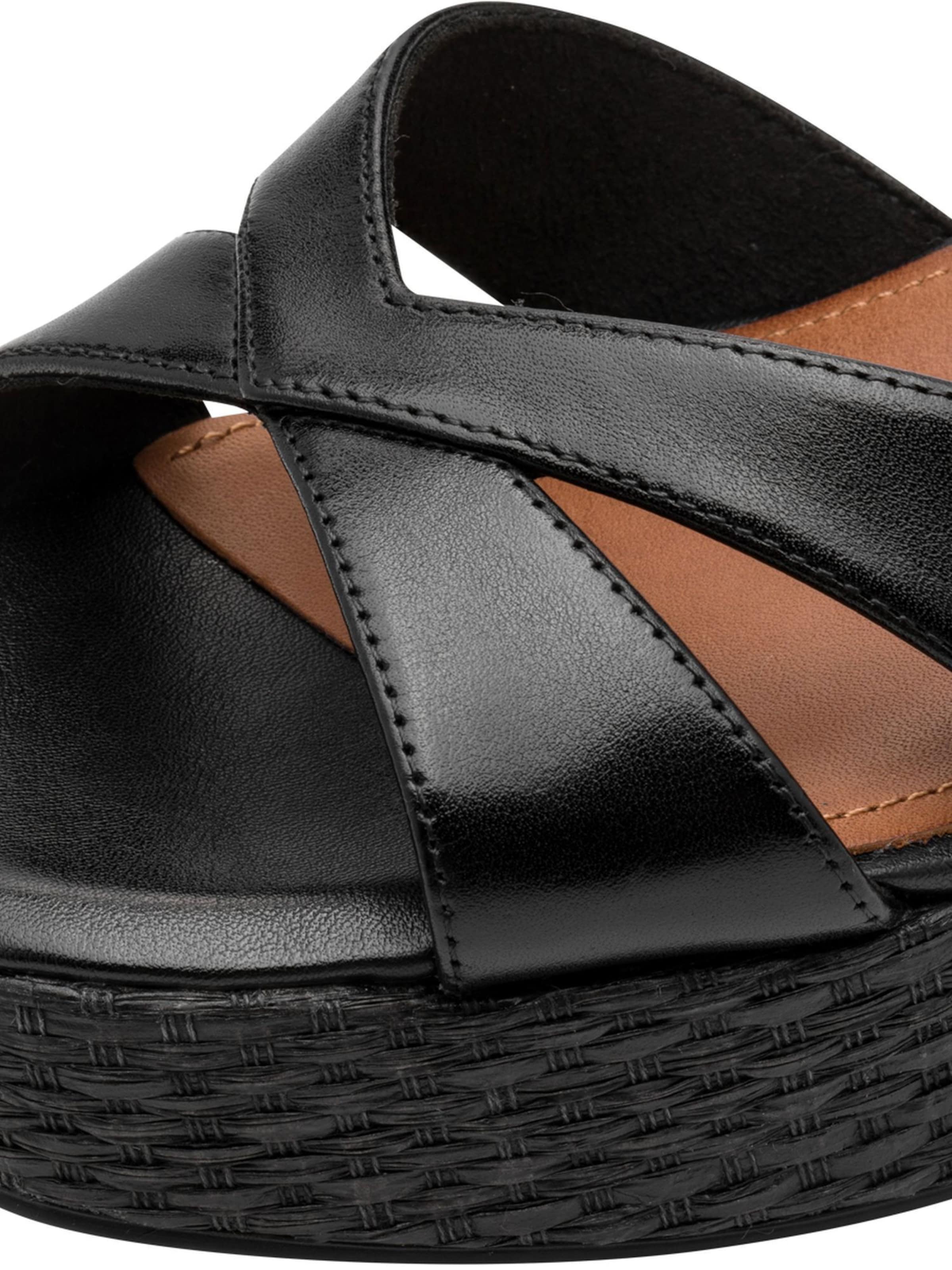 Tamaris Sandals in Black