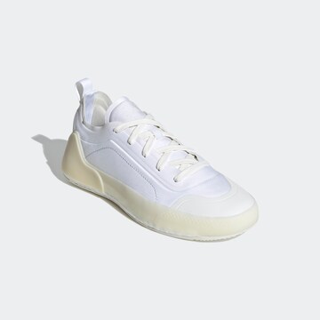 ADIDAS BY STELLA MCCARTNEY Спортни обувки 'Treino' в бяло