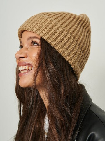NA-KD Mütze in Beige: Vorderseite