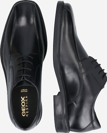 GEOX Čevlji na vezalke | črna barva