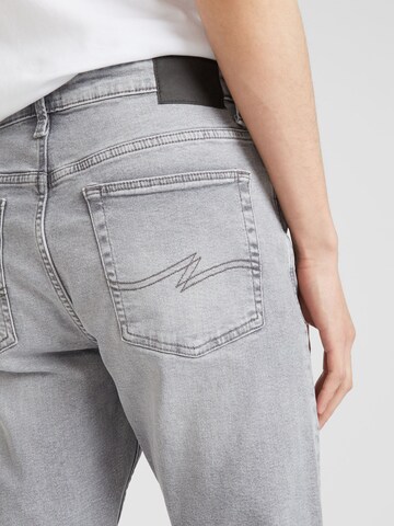 QS Tapered Jeans in Grau