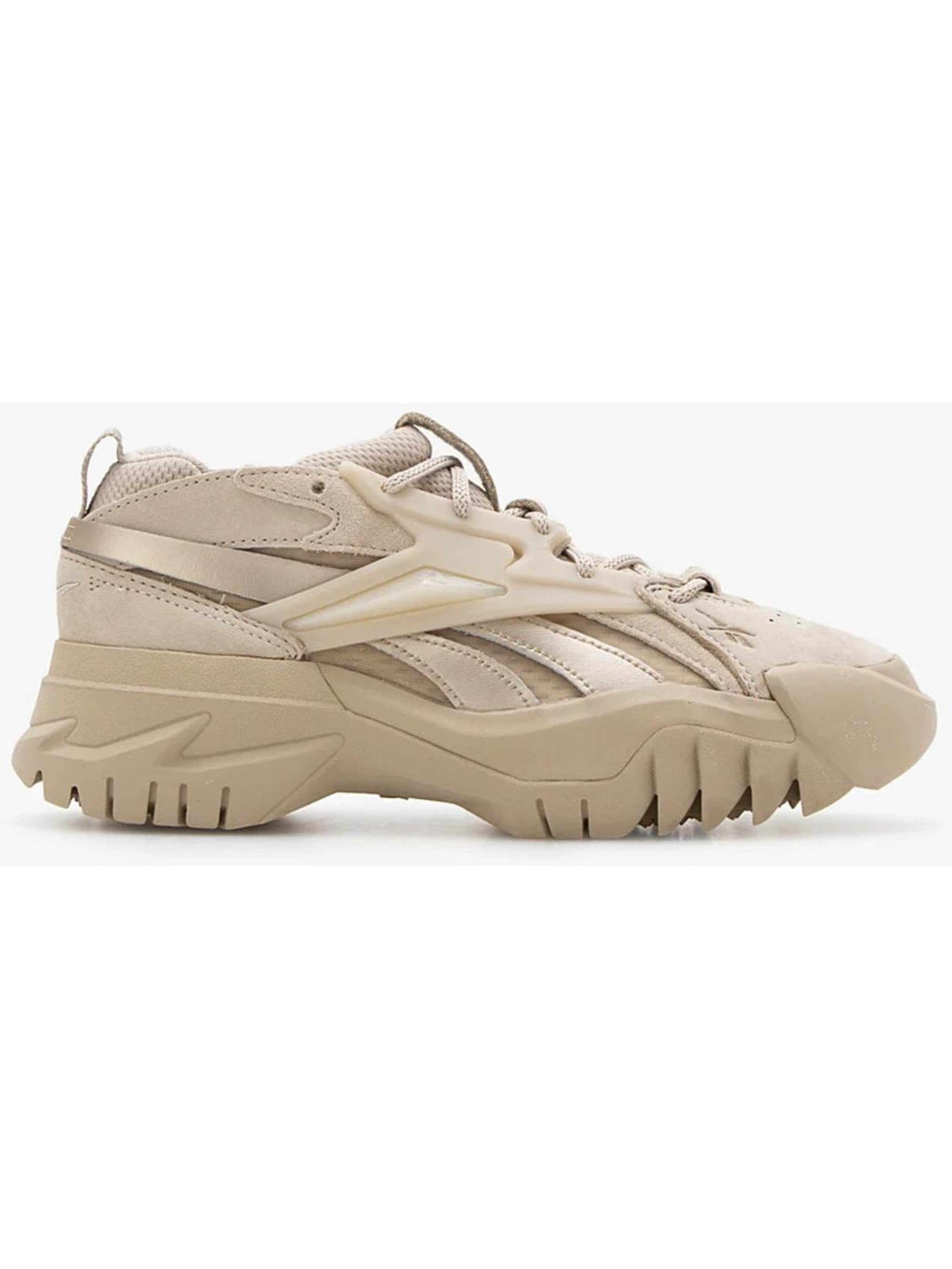 Reebok - Calzado deportivo 'Reebok X Cardi B Club C V2' en beige