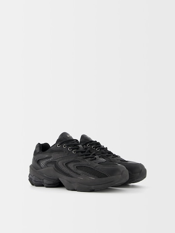 Bershka Sneaker in Schwarz: Vorderseite