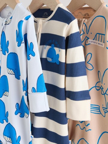 Pijamale de la Next pe bej