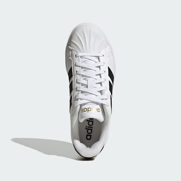 ADIDAS SPORTSWEAR Trampki niskie 'Streettalk Bold' w kolorze biały