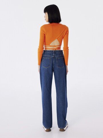 Twist Pullover in Orange