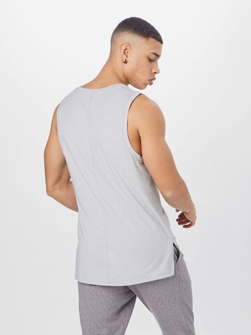 NIKE Regular Fit Sporttop in Grau