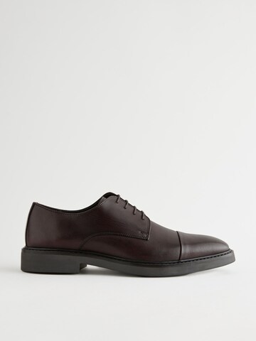 Chaussure à lacets Next en marron