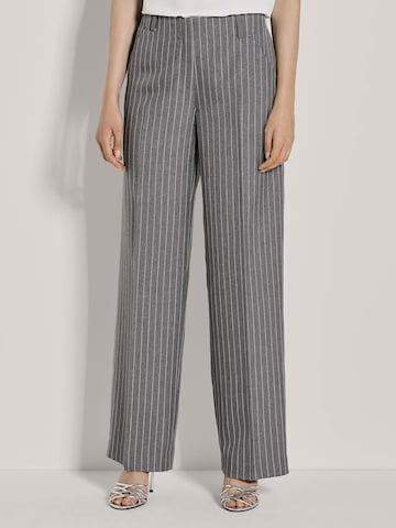 MADELEINE Wide leg Trousers with creases in Grey: front