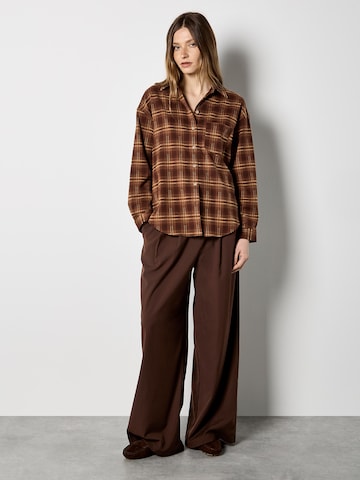 Chemisier ' ' Apricot en marron : devant