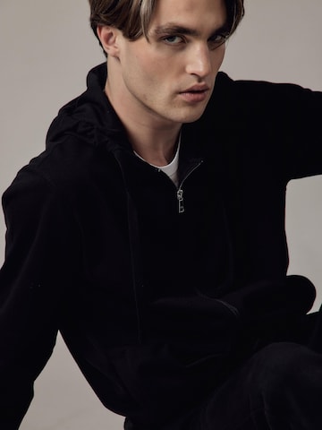 Felpa 'Felpa con Cappuccio e Zip' di OWN Off With Nature in nero