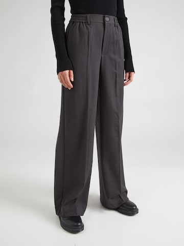 Loosefit Pantalon à plis 'CAMIL' PIECES en gris : devant