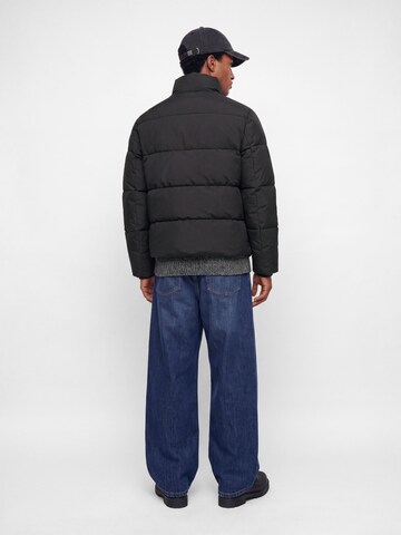 JACK & JONES Talvitakki 'JJLupo' värissä musta