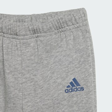 ADIDAS SPORTSWEAR Trainingsanzug 'Essentials' in Grün