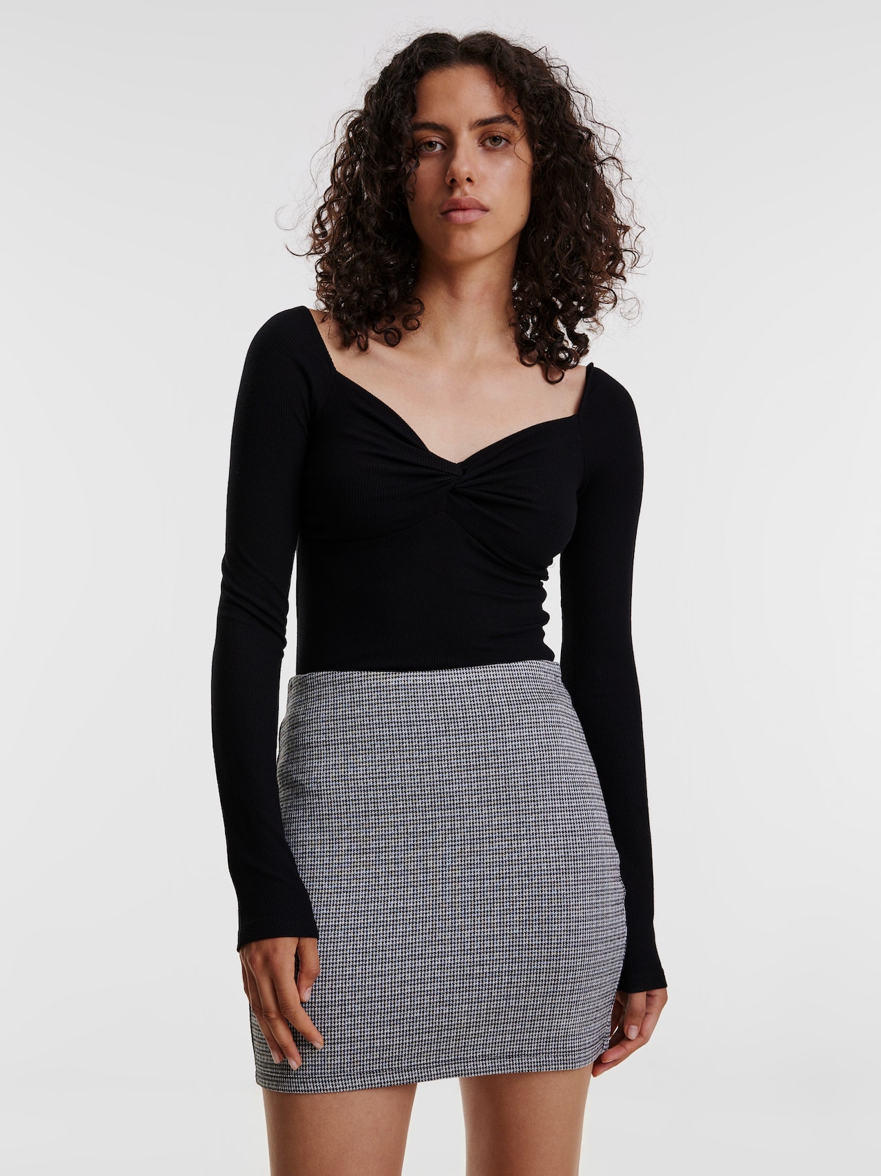 EDITED Producten Shirt 'Loana' Zwart