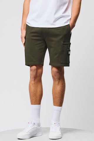Weekend Offender Loosefit Shorts 'Hawkins' in Grün: Vorderseite