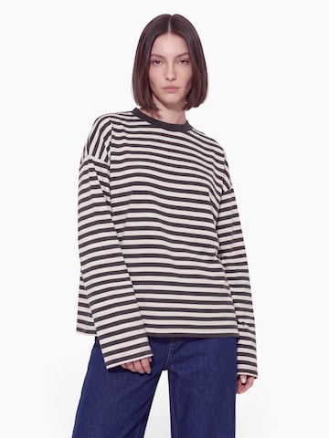 hzl the label Tričko – černá: přední strana