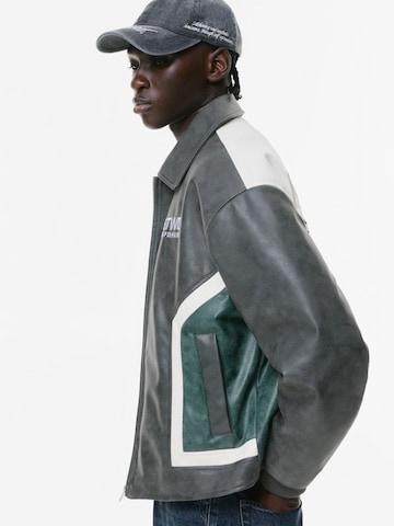 Geacă de primăvară-toamnă 'STWD' de la Pull&Bear pe negru