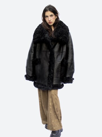 Just things we like - Abrigo de invierno 'MIO Reversible Shearling Coat' en negro